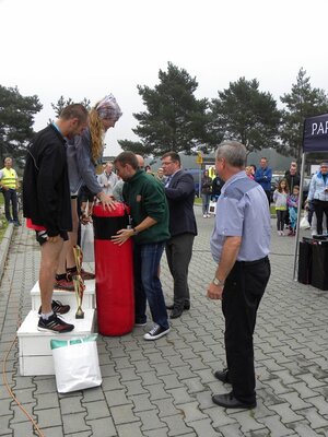 Pobiegli za dinozaurem